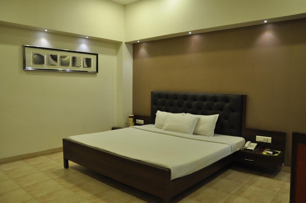 Jabali Palace Hotel Dzsabalpur Kültér fotó