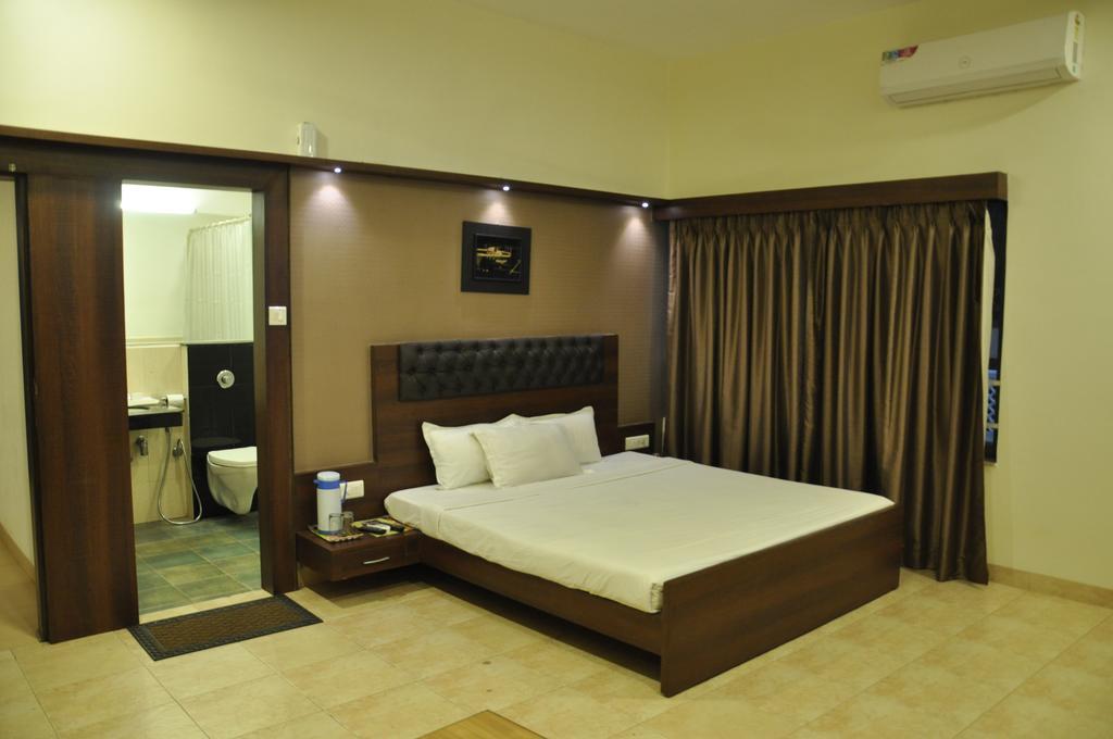 Jabali Palace Hotel Dzsabalpur Kültér fotó
