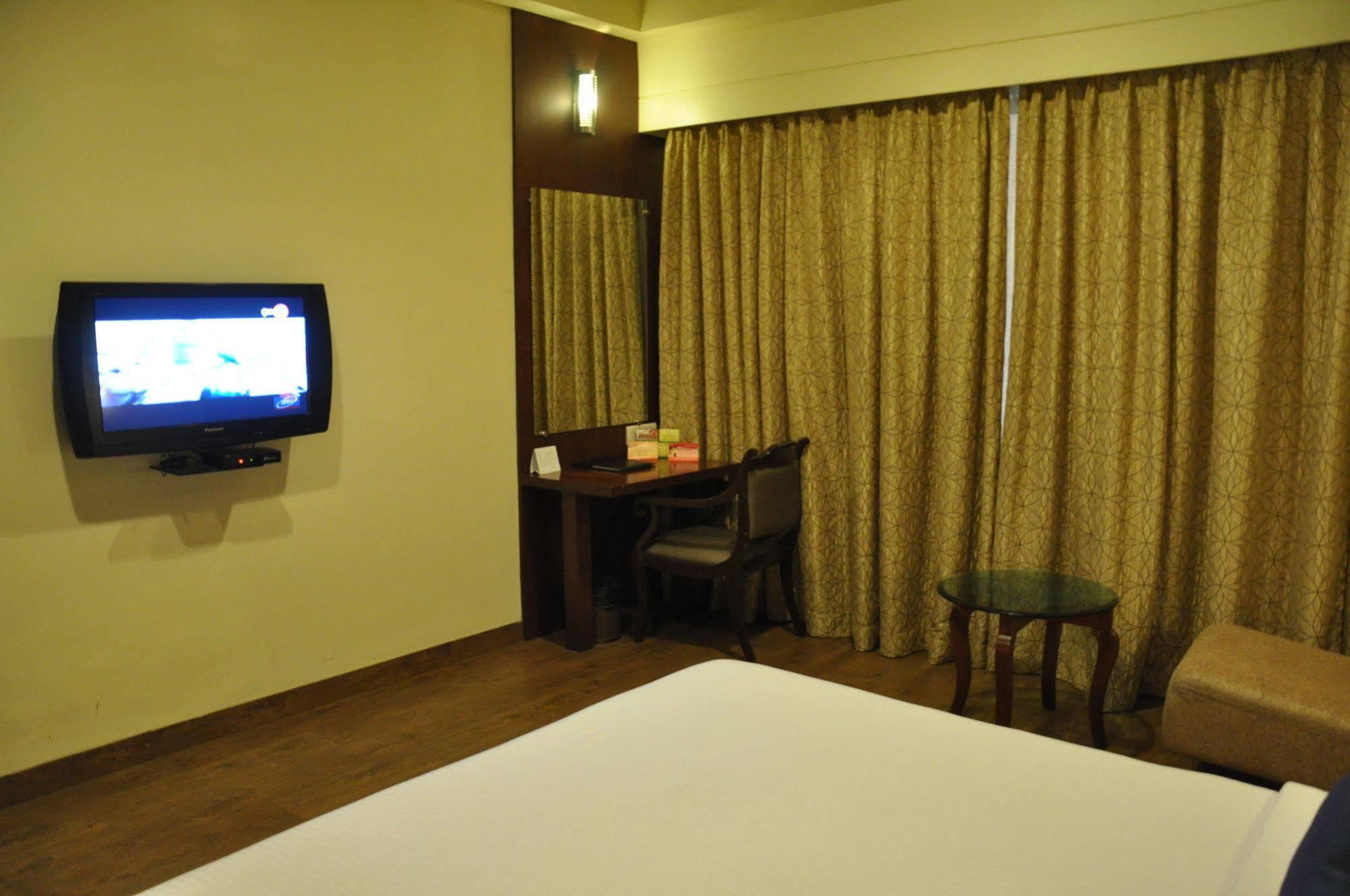 Jabali Palace Hotel Dzsabalpur Kültér fotó