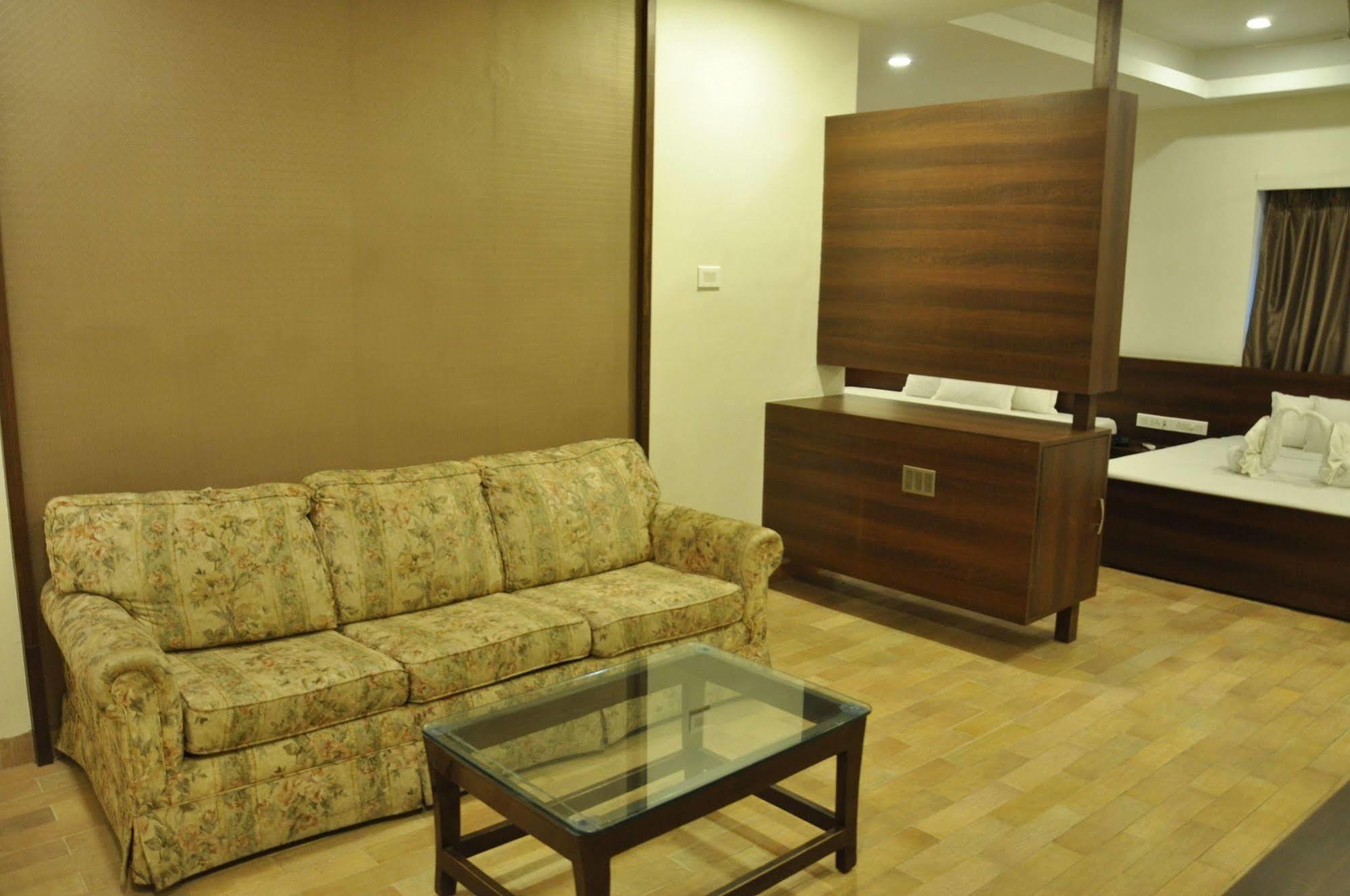 Jabali Palace Hotel Dzsabalpur Kültér fotó